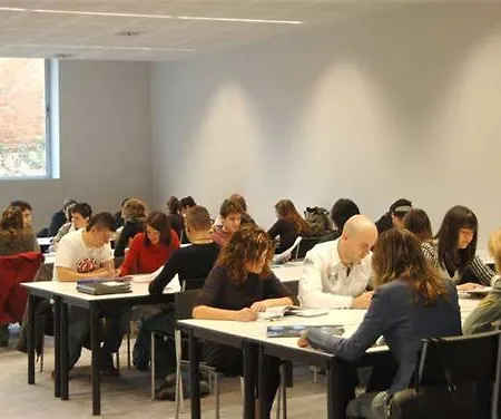 àgora Bcn. Residencia Universitaria Internacional *